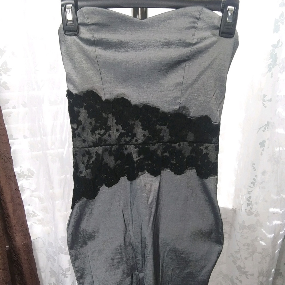 Sleeveless skintight dress